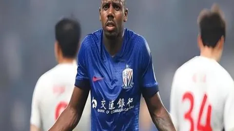 英超劲旅抢购法兰克福后卫纳撒尼尔-布朗，转会市场焦点人物